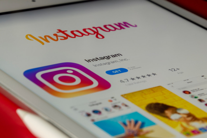 Instagram rezygnuje z opcji swipe up