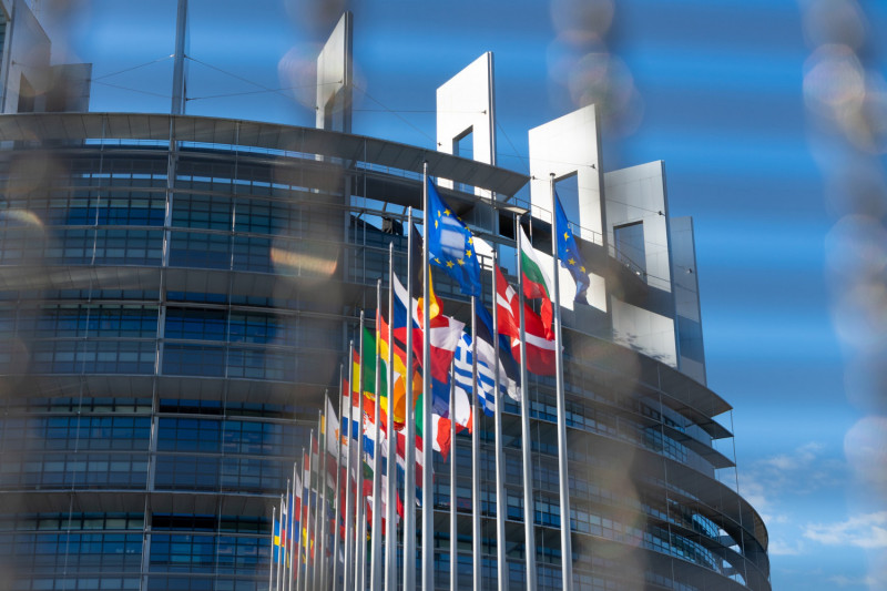 Parlament Europejski i Komisja Europejska z nowym projektem dotyczącym internetowych gigantów