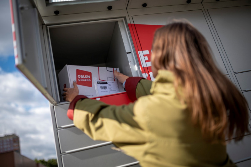 Coraz więcej automatów paczkowych Orlenu w Polsce