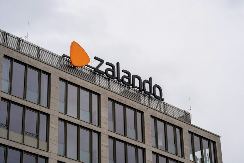 Zalando przejmuje About You