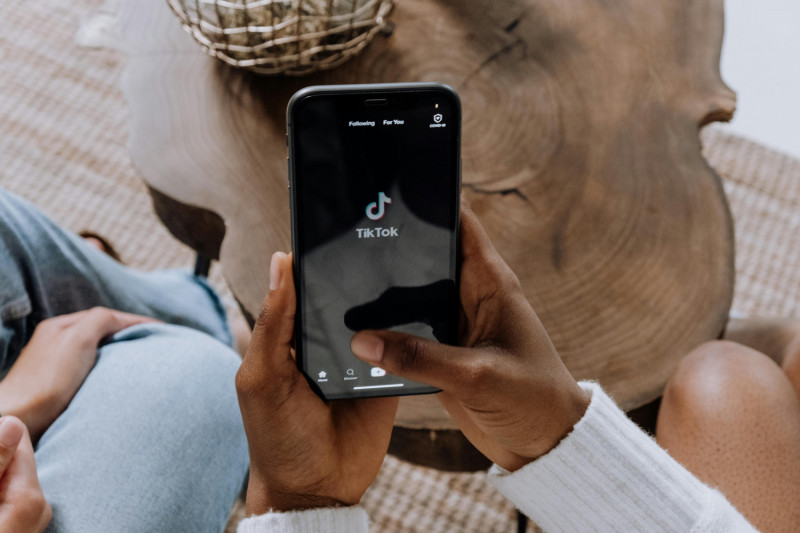 TikTok Shop pojawi się w Polsce? Rewolucja w zakupach na żywo