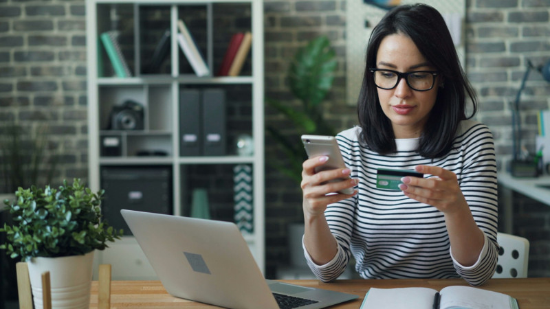 E-commerce wyhamowuje! Sprawdź najnowsze dane