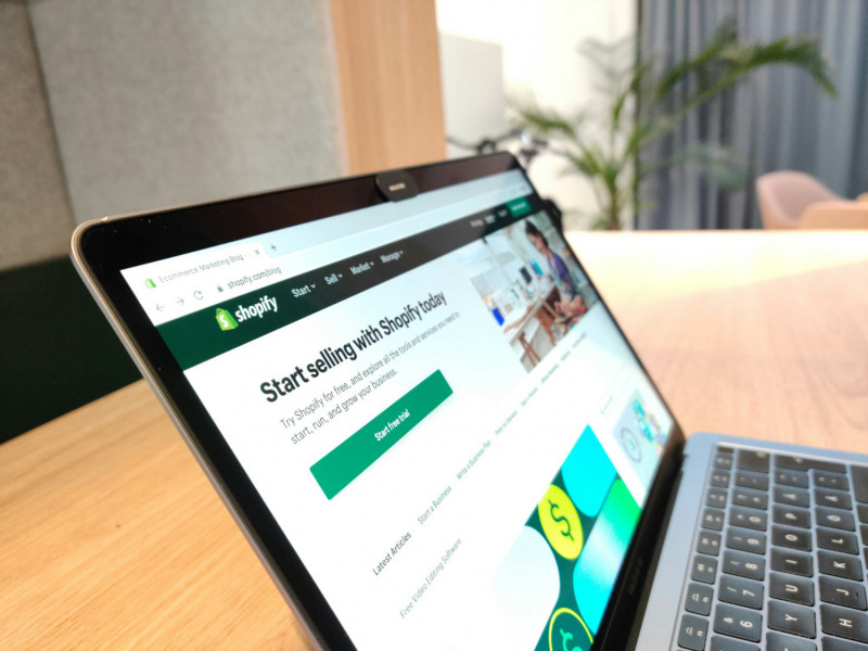 OpenAI i Shopify pracują nad natywnymi zakupami w ChatGPT