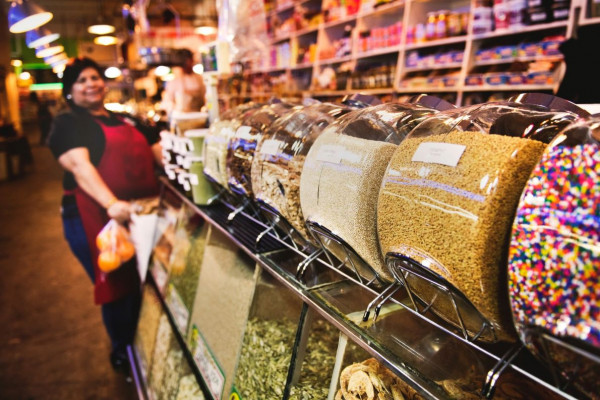 Coraz więcej sklepów spożywczych rozszerza swoją działalność o sprzedaż online