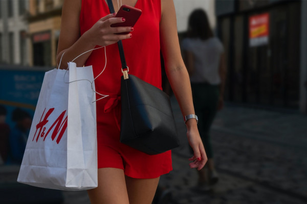 H&M testuje opłaty za zwroty w sklepie internetowym